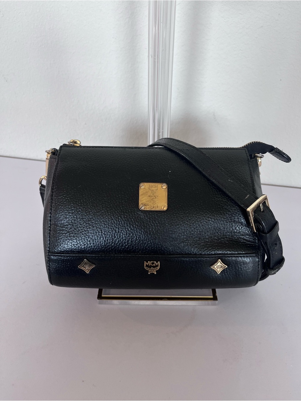MCM PEBBLED LEATHER VINTAGE CROSSBODY BAG.